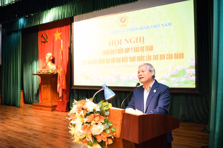 Đại biểu Đỗ Phú Thọ, Tổng Biên tập Báo Cựu chiến binh Việt Nam phát biểu.