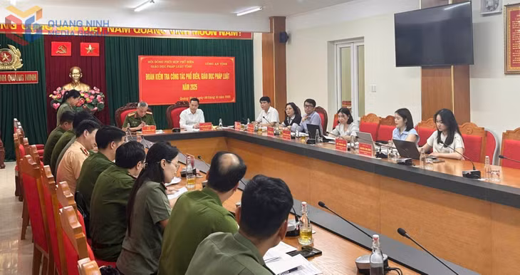 Hội đồng phối hợp PBGDPL tỉnh kiểm tra công tác PBGDPL năm 2025 tại Công an tỉnh.
