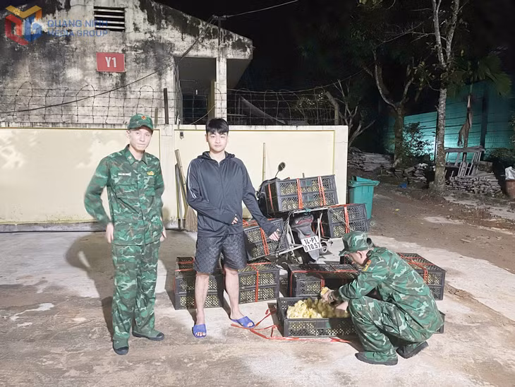 Đối tượng cùng tang vật bị Đồn BPCK Hoành Mô bắt giữ.