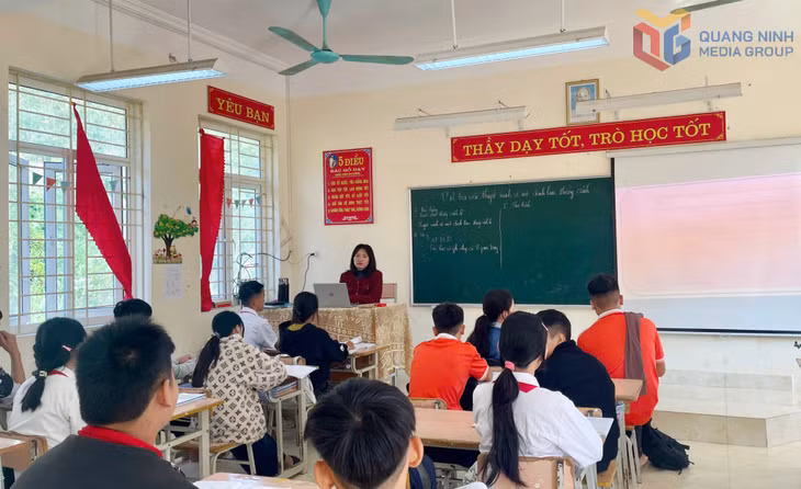 Tiết học của học sinh lớp 9A, Trường TH&amp;THCS Kỳ Thượng (xã Kỳ Thượng). Ảnh: Lan Anh