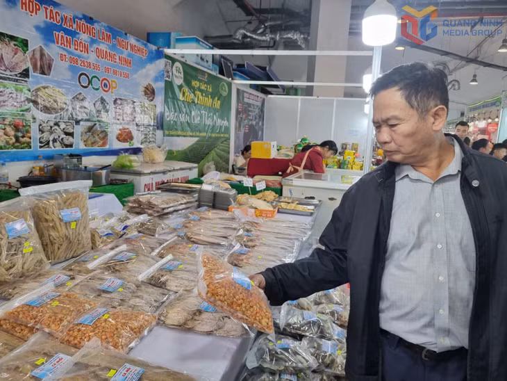 Các loại đồ khô làm từ sản vật biển của Quảng Ninh được người tiêu dùng ưa thích.