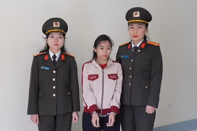 Đối tượng Lò Thị Hoài tại cơ quan Công an. Ảnh: Công an Điện Biên