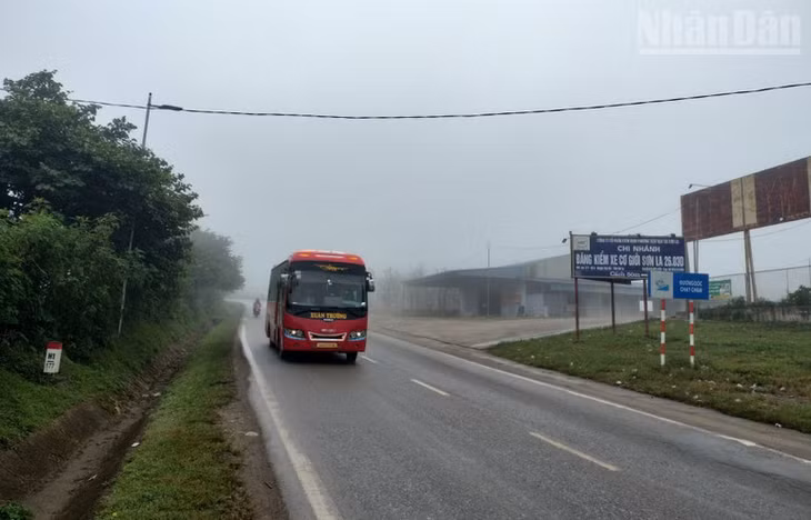 Ở những khu vực ra vào trung tâm đăng kiểm chưa bảo đảm về các quy định đấu nối sẽ có nguy cơ xung đột giao thông do chưa có các biển báo, vạch kẻ đường, gờ giảm tốc theo quy định.
