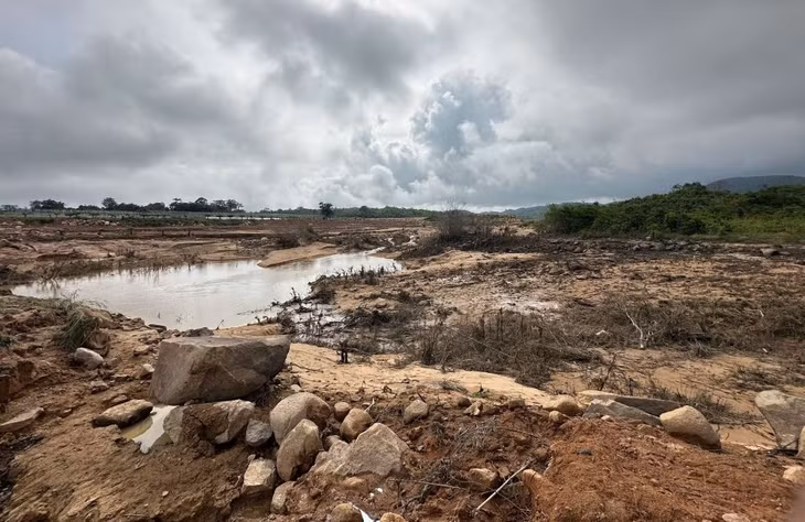 Một khu vực trên trang trại nơi xảy ra sự cố vỡ hồ chứa nước ở Lâm Đồng. Ảnh: Duy Tuấn