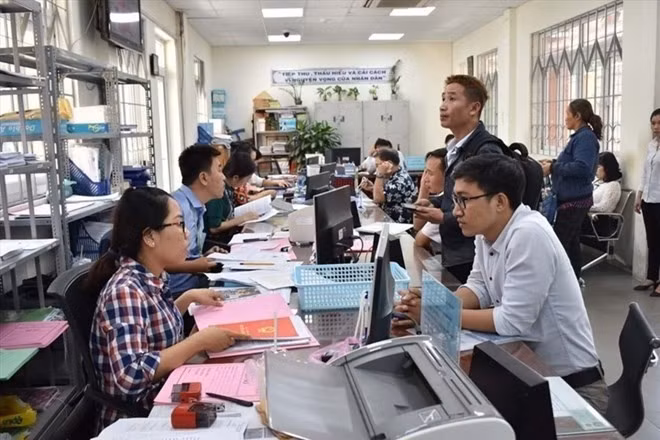 Chữ ký của người dịch trong các giấy tờ, văn bản từ tiếng nước ngoài sang tiếng Việt, từ tiếng Việt sang tiếng nước ngoài được chứng thực tại UBND xã. Ảnh: Minh Quân