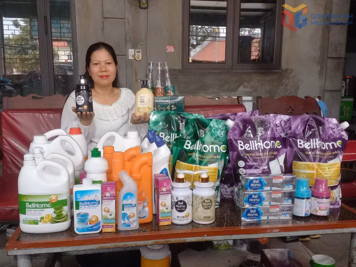 Gian hàng nhỏ là nguồn sinh kế chính của vợ chồng anh Thiện, chị Thắng (khu Triều Khê, phường Đông Triều). Ảnh: Nhân vật cung cấp.