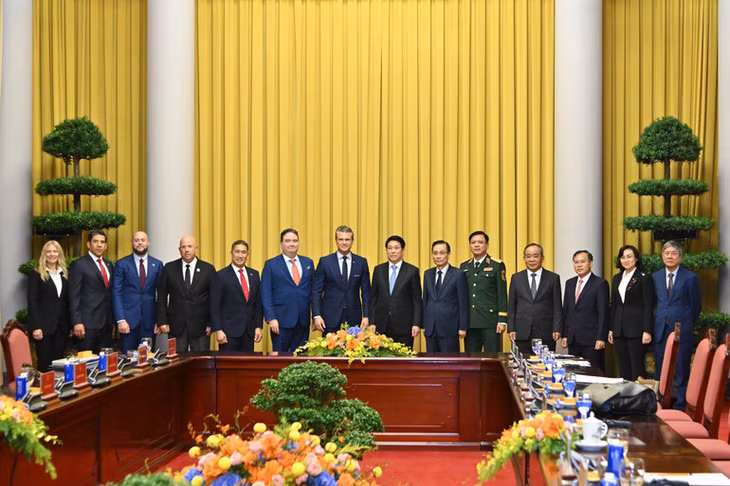 Các đại biểu tham dự buổi tiếp. (Ảnh Thủy Nguyên)