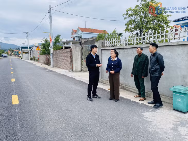 Tuyến đường vào Trại giam Hang Son, phường Hoàng Quế được nâng cấp rộng 9m.