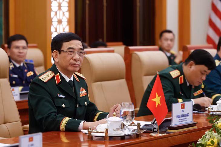 Đại tướng Phan Văn Giang tại hội đàm.