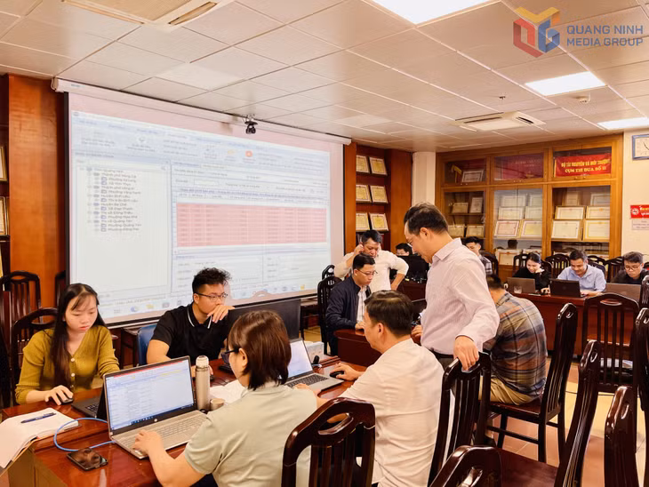 Tổ công tác thực hiện Chiến dịch làm giàu, làm sạch cơ sở dữ liệu quốc gia về đất đai của tỉnh tiến hành chuẩn hoá dữ liệu để đáp ứng yêu cầu đầu vào của phần mềm quản lý cơ sở dữ liệu quốc gia về đất đai.