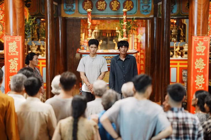 Quang Tuấn và Ma Ran Đô trong phim.