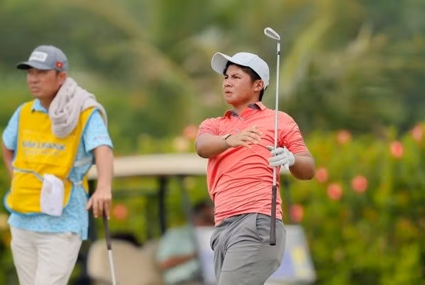Golf thủ Nguyễn Tuấn Anh đã thi đấu giành ngôi á quân giải nghiệp dư Malaysia 2025. Ảnh: VGA