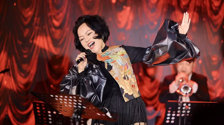 Thái Thùy Linh tự làm mới mình trong album "Jazz Vàng".