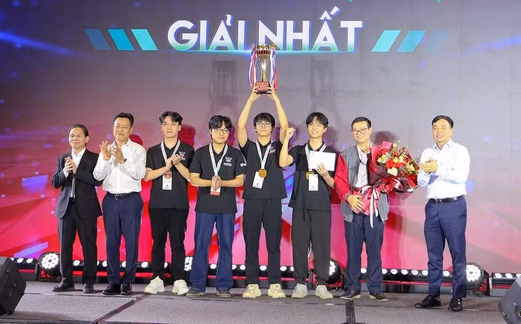 Đội PTIT.CBS thuộc Học viện Công nghệ Bưu chính Viễn thông giành giải nhất bảng A với tổng số điểm 6.700 - Ảnh: Ban tổ chức