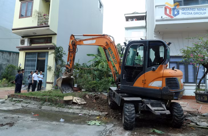 Các đồng chí lãnh đạo phường trực tiếp chỉ đạo tại các khu dân cư