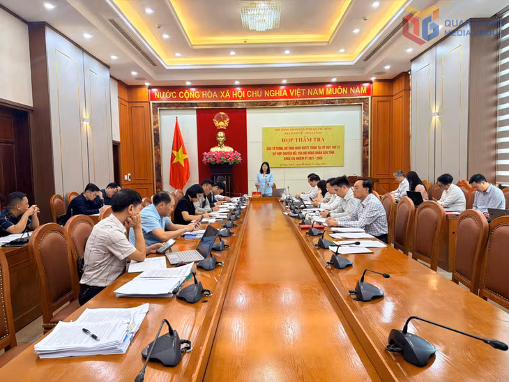 Quang cảnh buổi thẩm tra.