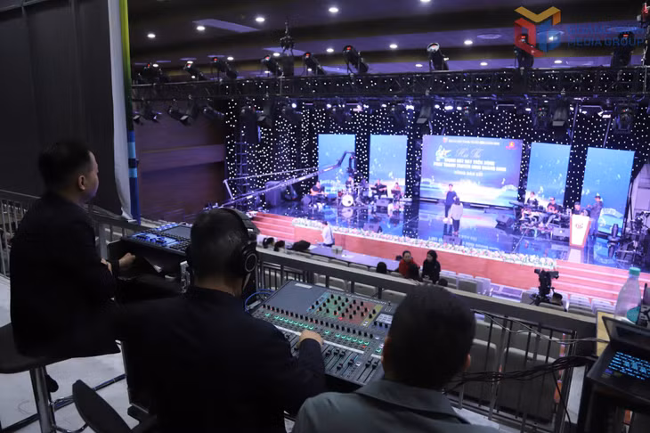 Phim trường S8 tại trụ sở Báo và Phát thanh, Truyền hình Quảng Ninh mới được đưa vào sử dụng lần đầu tiên.