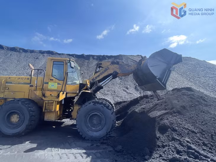 Nh - Huong -Tr4 N11/11- Báo in TKV đẩy mạnh tiêu thụ than cung ứng cho sản xuất điện