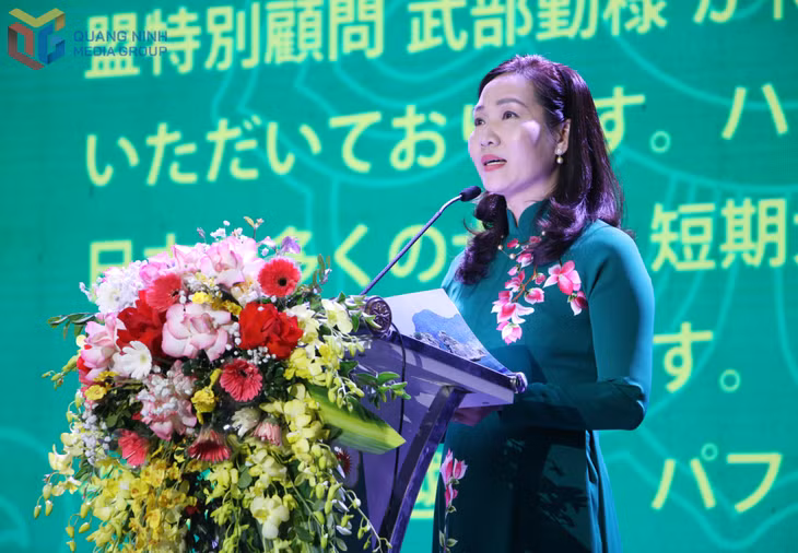 Đồng chí Nguyễn Thị Hạnh, Phó Chủ tịch UBND tỉnh Quảng Ninh phát biểu chào mừng chương trình.