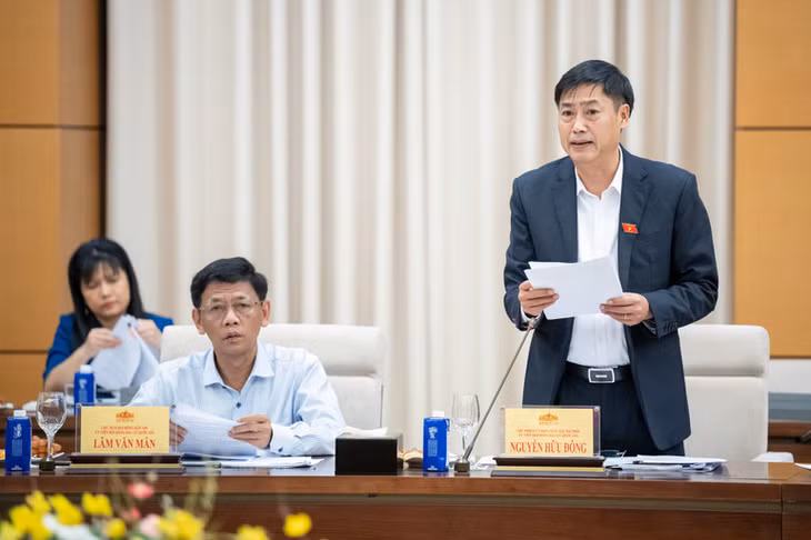 Chủ nhiệm Ủy ban Công tác đại biểu phát biểu tại phiên họp. (Ảnh: DUY LINH)