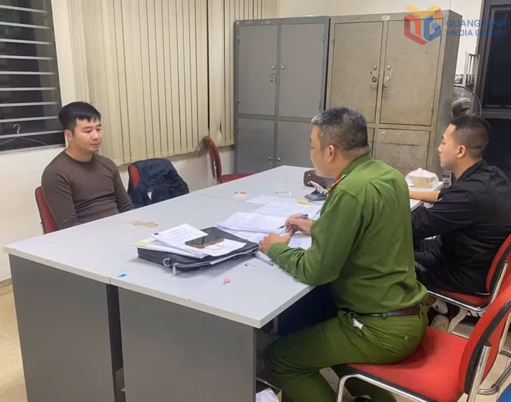 Nguyễn Huy Khánh tại cơ quan Công an.