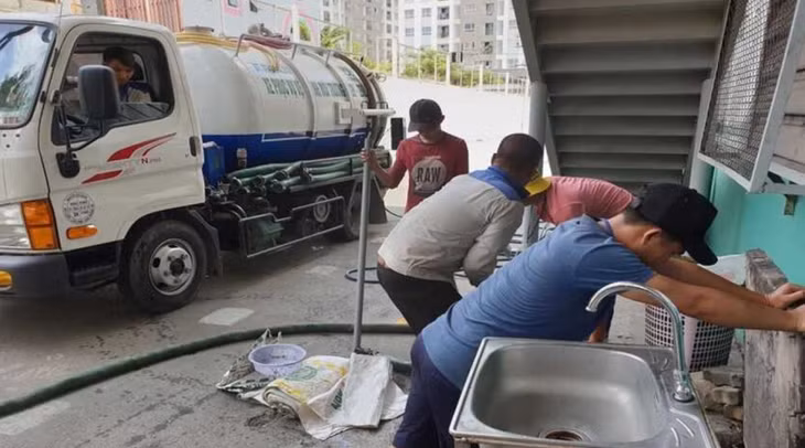 Bạn cần cho hút bể phốt 6 tháng/lần giúp giảm mùi hôi hiệu quả
