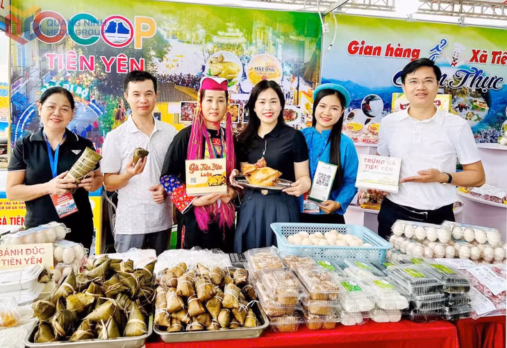 Giới thiệu ẩm thực cũng là dịp giới thiệu nét đẹp văn hóa, đặc sắc trang phục... vùng miền trong tỉnh.