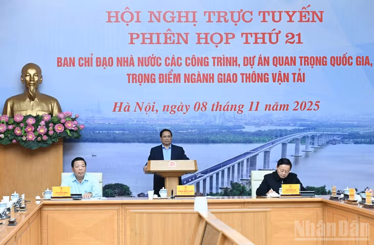 Thủ tướng Chính phủ Phạm Minh Chính chủ trì phiên họp. (Ảnh: TRẦN HẢI)