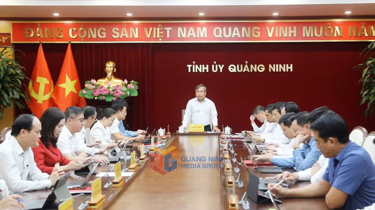 Đồng chí Vũ Đại Thắng, Ủy viên Trung ương Đảng, Bí thư Tỉnh ủy, Trưởng Đoàn ĐBQH tỉnh, phát biểu chỉ đạo tại hội nghị.
