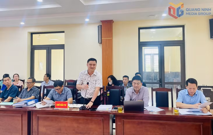 Đại diện chủ đầu tư báo cáo tiến độ thực hiện dự án.