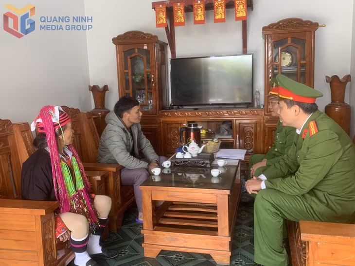 Công an xã Đường Hoa tuyên truyền, nhắc nhở người dân nâng cao ý thức cảnh giác trước các thông tin gây mất đoàn kết trên địa bàn.
