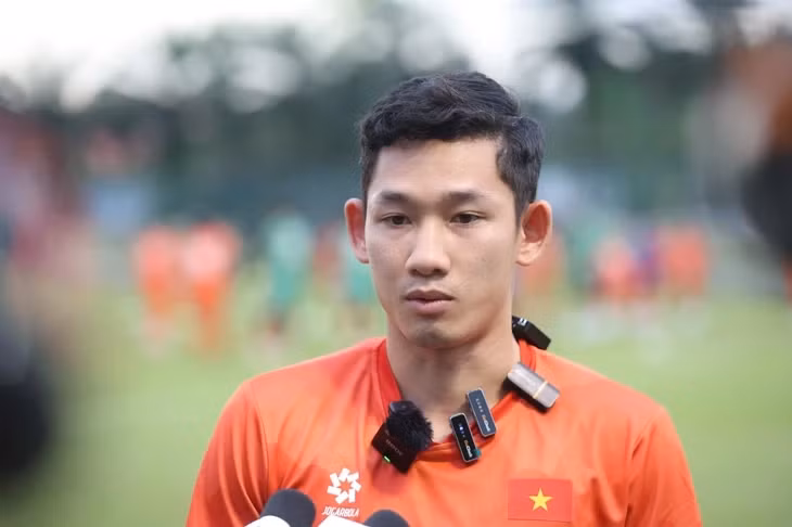 Hai Long là tiền vệ thường xuyên ra sân ở tuyển Việt Nam dưới thời HLV Kim Sang Sik - Ảnh: TTO
