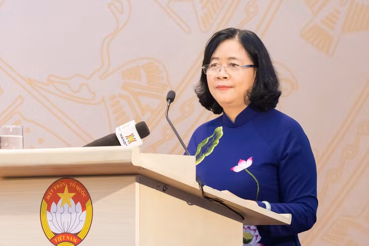 Đồng chí Bùi Thị Minh Hoài phát biểu nhận nhiệm vụ.