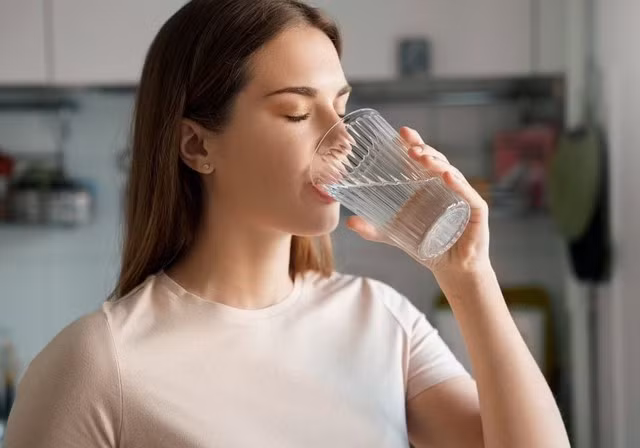 Nước lọc là loại đồ uống cần thiết cho làn da và nhiều chức năng quan trọng khác.