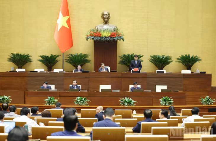 Phó Chủ tịch Quốc hội Vũ Hồng Thanh điều hành nội dung thảo luận sáng 27/11. (Ảnh: DUY LINH)