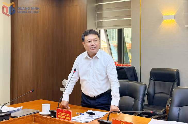Đồng chí Nguyễn Đức Thành, Uỷ viên Ban Thường vụ Tỉnh uỷ, Phó Chủ tịch Thường trực HĐND tỉnh phát biểu tại cuộc họp.