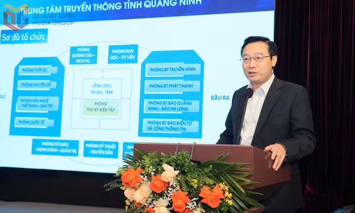 Đồng chí Nguyễn Thế Lãm, Giám đốc, Tổng Biên tập Báo và Phát thanh, Truyền hình Quảng Ninh, phát biểu tại hội thảo.