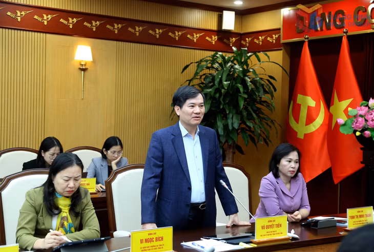 Đồng chí Vũ Quyết Tiến, Phó Bí thư Tỉnh ủy, Chủ tịch Ủy ban MTTQ tỉnh, phát biểu tại hội nghị.