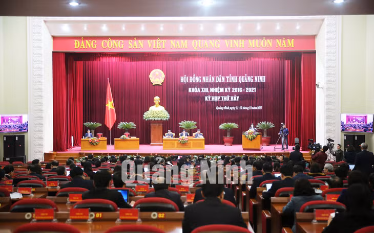 Quang cảnh phiên chất vấn và trả lời chất vấn.