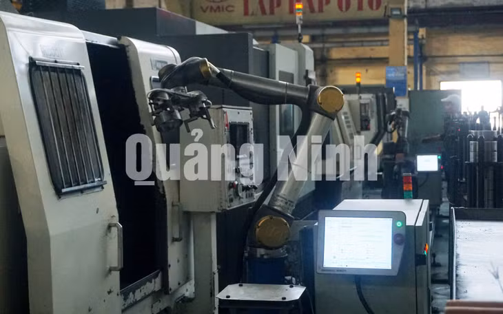 Công ty CP Công nghiệp ô tô - Vinacomin đầu tư trang thiết bị hiện đại trong sản xuất (3-2020). Ảnh: Minh Đức