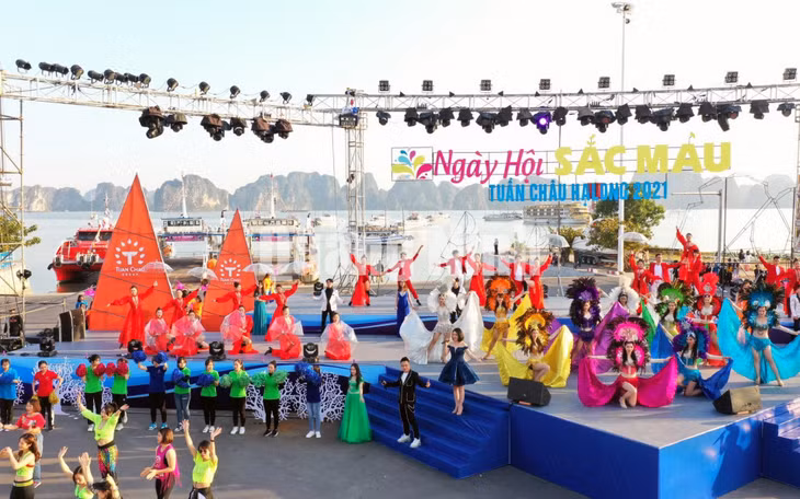 Chương trình Carnaval mùa đông - Ngày hội sắc màu Tuần Châu 2021 (1-2021). Ảnh: Minh Hà