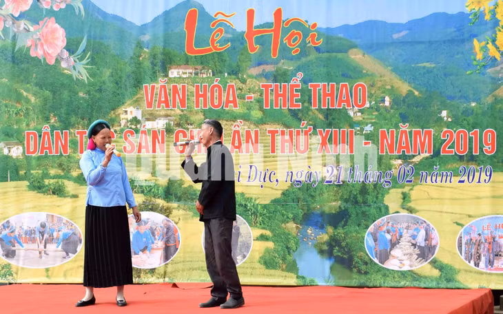 Hát Soóng Cọ lối hát giao duyên của người Sán Chỉ trong Lễ hội văn hoá, thể thao dân tộc Sán Chỉ huyện Tiên Yên lần thứ XIII - 2019. Ảnh: Công Thành