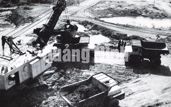 Khai trường khai thác than những năm 1980. Ảnh: Tư liệu