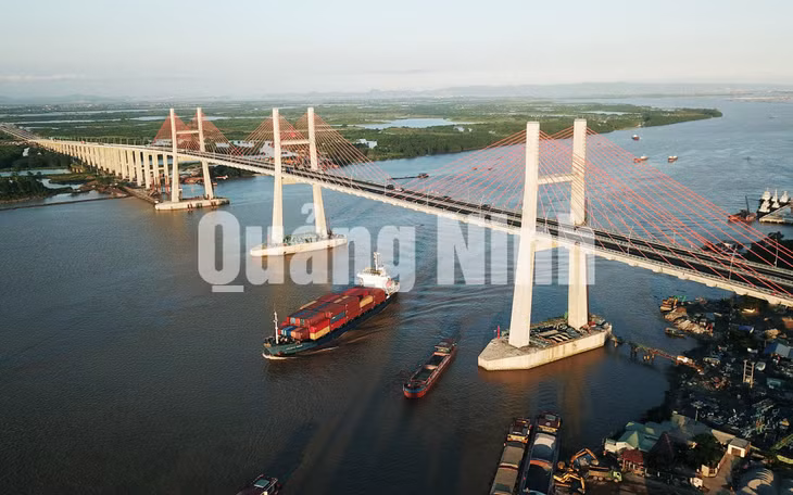 Cầu Bạch Đằng, đầu nối của cao tốc Hạ Long - Hải Phòng (9-2018). Ảnh: Đỗ Phương