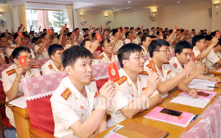 Biểu quyết tại Đại hội.