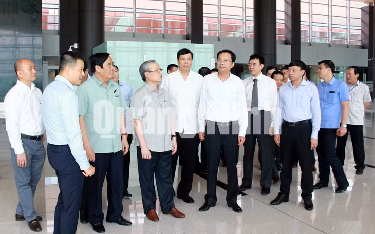 Các đại biểu tham quan Cảng hàng không quốc tế Vân Đồn (4-2019). Ảnh: Mạnh Trường