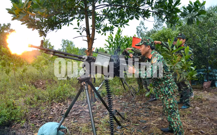 Trung đội súng máy phòng không 12,7mm diễn tập đánh địch đổ bộ đường không (9-2019). Ảnh: Nguyễn Thanh