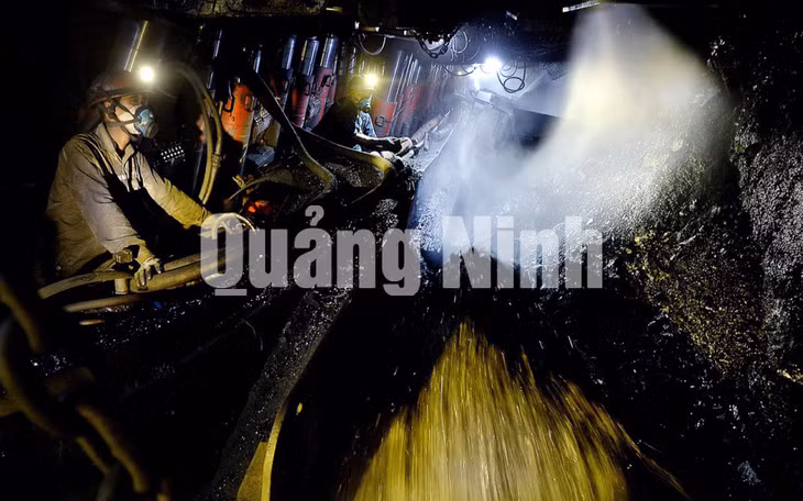 Công nhân Công ty CP Than Hà Lầm khai thác than. Ảnh Công ty Cổ phần than Hà Lầm cung cấp