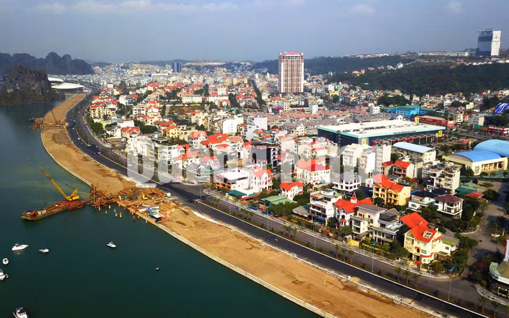 Thi công mặt bằng toàn tuyến dự án đường bao biển Trần Quốc Nghiễn (1-2020). Ảnh: Đỗ Phương