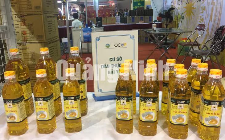 Dầu ăn tinh chế từ thực vật của cơ sở Hải Yến (TP Uông Bí). Ảnh: Cao Quỳnh